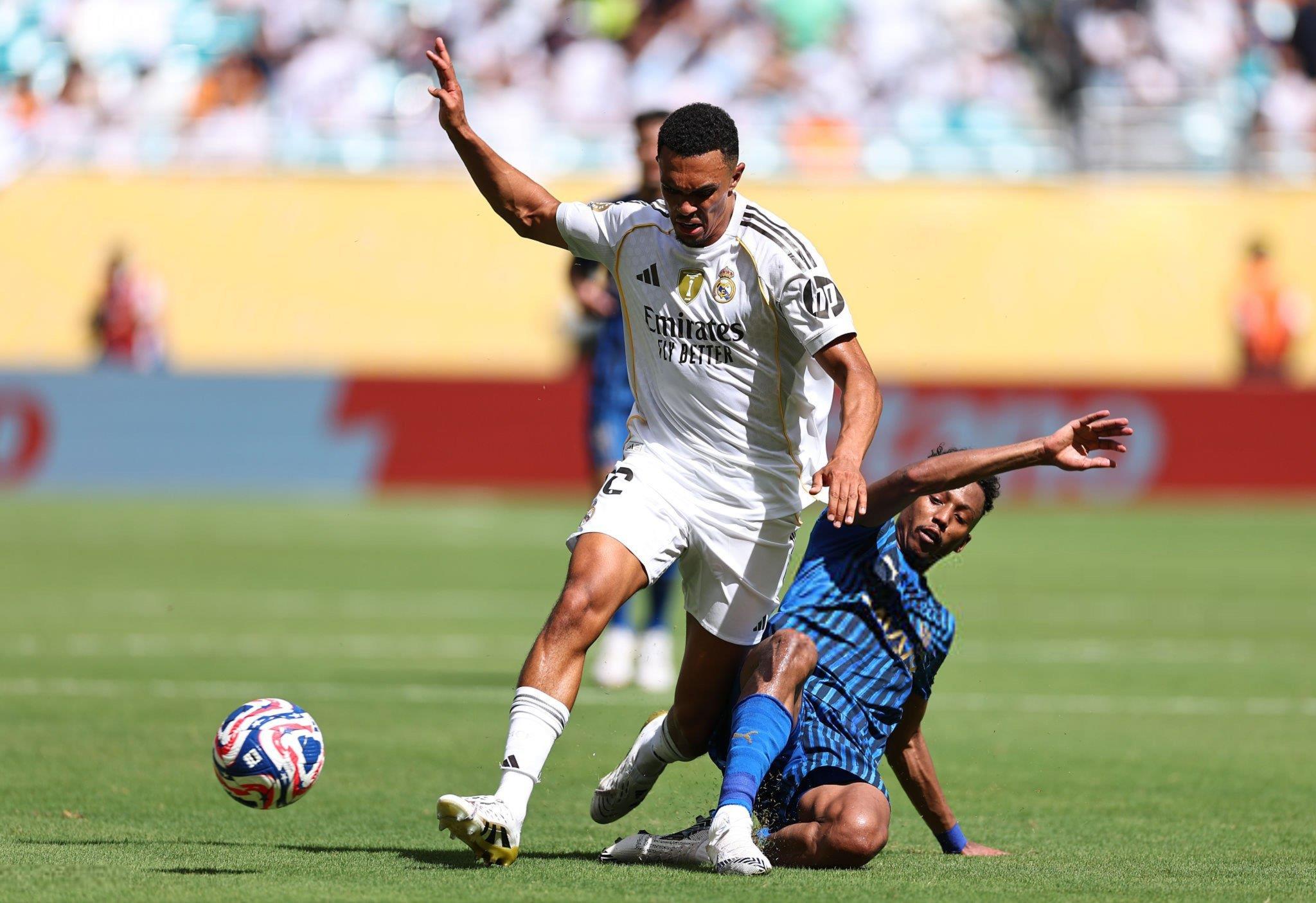 Dữ liệu ra mắt của Arnold tại Real Madrid: Tỷ lệ chuyền bóng thành công trong 65 phút là 89,5%, mất bóng 12 lần
