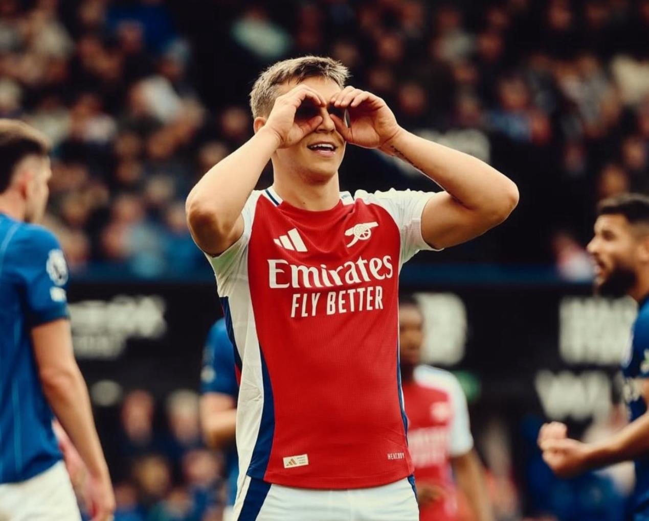 Romano: Cầu thủ chạy cánh của Arsenal Trossard thay đổi người đại diện