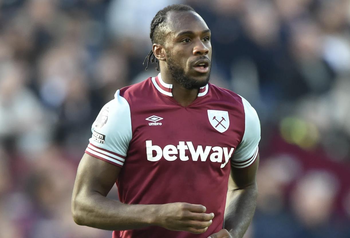 The Sun: Mẹ của tiền đạo Antonio của West Ham United đã qua đời gần đây