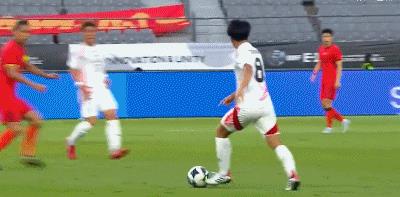 Hiệp một Cúp Đông Á: Hosoya Shindai ghi bàn, Zhang Yuning bỏ lỡ cơ hội đối mặt, Trung Quốc 0-1 Nhật Bản