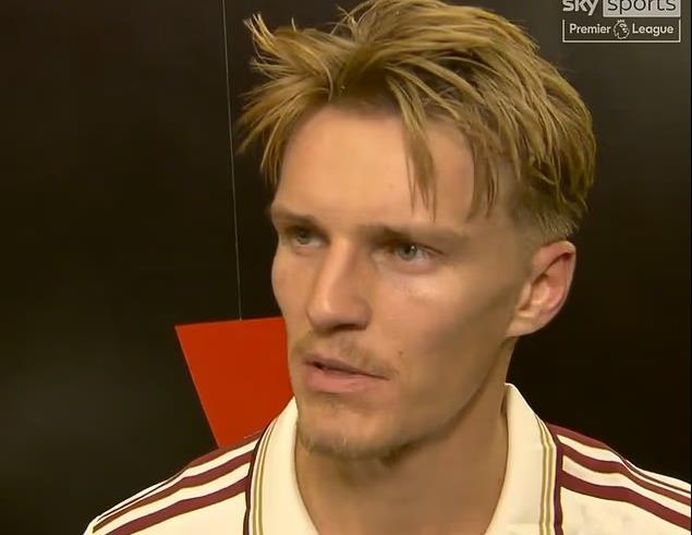Học chiến thuật NBA? Cuộc phỏng vấn giữa giờ của Odegaard khiến một số người hâm mộ Anh thất vọng.