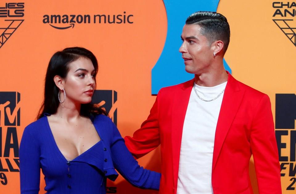 Nhìn lại mối quan hệ chín năm của Cristiano Ronaldo và Georgina: tình yêu sét đánh và cùng nhau trải qua những thăng trầm