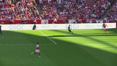 Kiểm tra có đạt không? Màn trình diễn của Czerkereş trước Bilbao: một cú đánh đầu và một cú đánh đầu đập cột dọc.