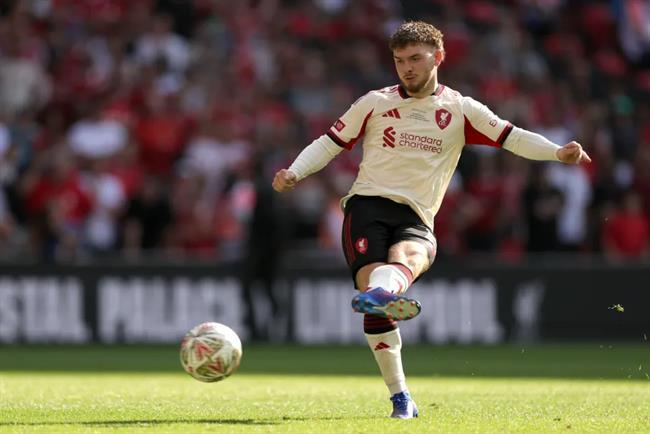 Harvey Elliot mắc kẹt giữa Liverpool và Aston Villa 1