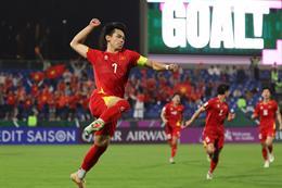 Sau cầu vồng của Quang Hải, bóng đá Việt Nam tìm thấy ngọn hải đăng mang tên Đình Bắc