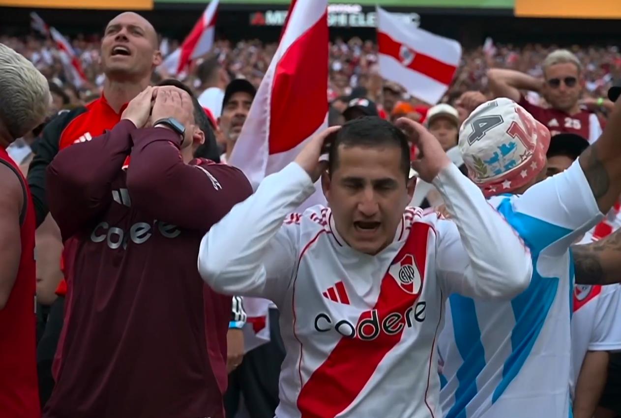 River Plate thua Inter Milan và bị loại. Hai gã khổng lồ của Giải vô địch quốc gia Argentina đã bị loại ở vòng bảng của Cúp thế giới các câu lạc bộ River Plate thua Inter Milan và bị loại. Hai gã khổng lồ của Giải vô địch quốc gia Argentina đã bị loại ở vòng bảng của Cúp thế giới các câu lạc bộ