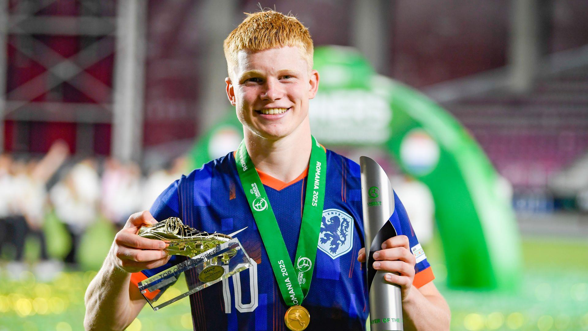 Truyền thông Hà Lan tóm tắt những ngôi sao mới của U19 Hà Lan: MVP Schmidt và vua phá lưới Ufkiel có tên trong danh sách Truyền thông Hà Lan tóm tắt những ngôi sao mới của U19 Hà Lan: MVP Schmidt và vua phá lưới Ufkiel có tên trong danh sách