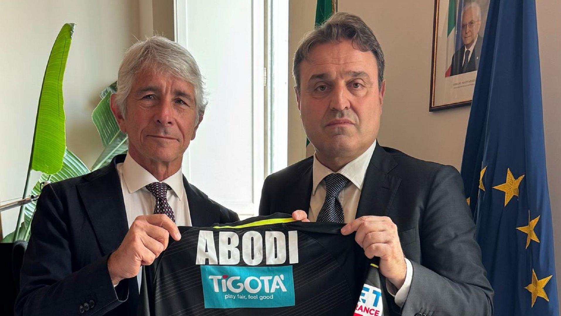 Luật mới của Ý quy định trọng tài ngang hàng với công chức và trọng tài tấn công có thể bị phạt tới 16 năm tù Luật mới của Ý quy định trọng tài ngang hàng với công chức và trọng tài tấn công có thể bị phạt tới 16 năm tù