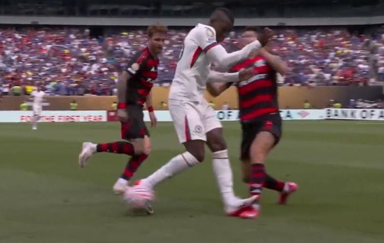 Jackson xin lỗi vì thẻ đỏ: Tôi không cố ý nhưng tôi không có lời bào chữa nào và tôi sẽ chịu hoàn toàn trách nhiệm Jackson xin lỗi vì thẻ đỏ: Tôi không cố ý nhưng tôi không có lời bào chữa nào và tôi sẽ chịu hoàn toàn trách nhiệm