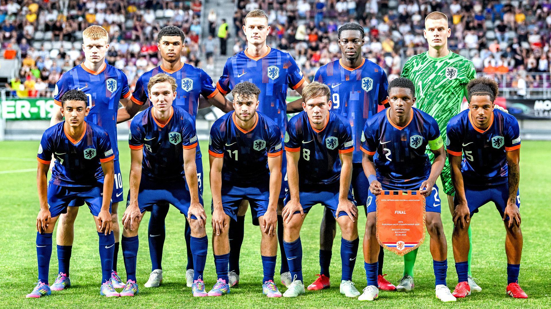 Truyền thông Hà Lan tóm tắt những ngôi sao mới của U19 Hà Lan: MVP Schmidt và vua phá lưới Ufkiel có tên trong danh sách Truyền thông Hà Lan tóm tắt những ngôi sao mới của U19 Hà Lan: MVP Schmidt và vua phá lưới Ufkiel có tên trong danh sách