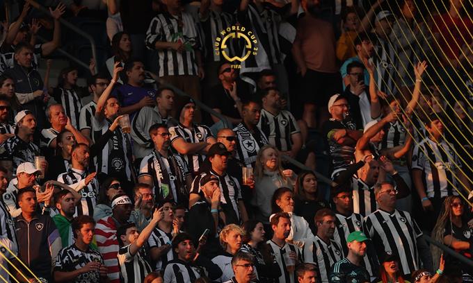 Truyền thông Đức: Giá vé Club World Cup bị thổi phồng và lượng khán giả đến sân rất ít, FIFA đã hoàn lại một phần tiền cho người hâm mộ Truyền thông Đức: Giá vé Club World Cup bị thổi phồng và lượng khán giả đến sân rất ít, FIFA đã hoàn lại một phần tiền cho người hâm mộ