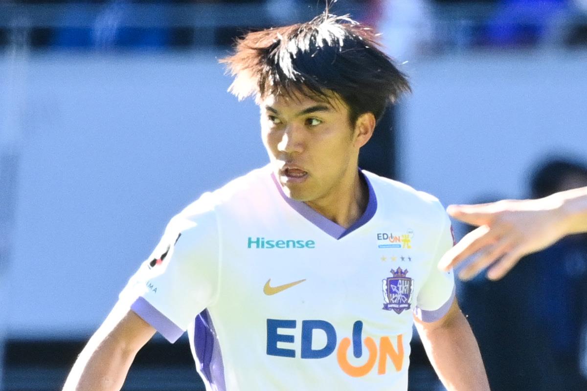 Chính thức: Đội tuyển quốc gia Nhật Bản chiêu mộ tiền vệ Tanaka Satoshi của Hiroshima để thay thế Kawasaki Sata đã rút lui vì lý do du học Chính thức: Đội tuyển quốc gia Nhật Bản chiêu mộ tiền vệ Tanaka Satoshi của Hiroshima để thay thế Kawasaki Sata đã rút lui vì lý do du học