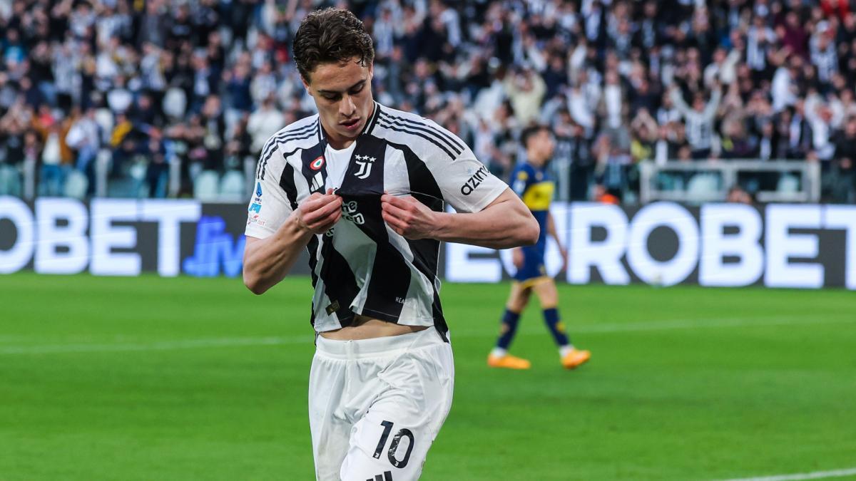 Tin đồn chuyển nhượng hàng ngày: Manchester City ký hợp đồng trở lại với thủ môn trẻ Trafford, Newcastle theo đuổi Cesco Tin đồn chuyển nhượng hàng ngày: Manchester City ký hợp đồng trở lại với thủ môn trẻ Trafford, Newcastle theo đuổi Cesco