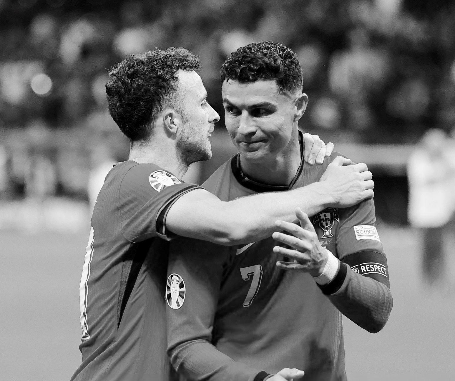 Ball News: Ronaldo đã liên lạc với người thân và bạn bè của Jota, và việc không tham dự đám tang là quyết định chung của cả hai bên Ball News: Ronaldo đã liên lạc với người thân và bạn bè của Jota, và việc không tham dự đám tang là quyết định chung của cả hai bên