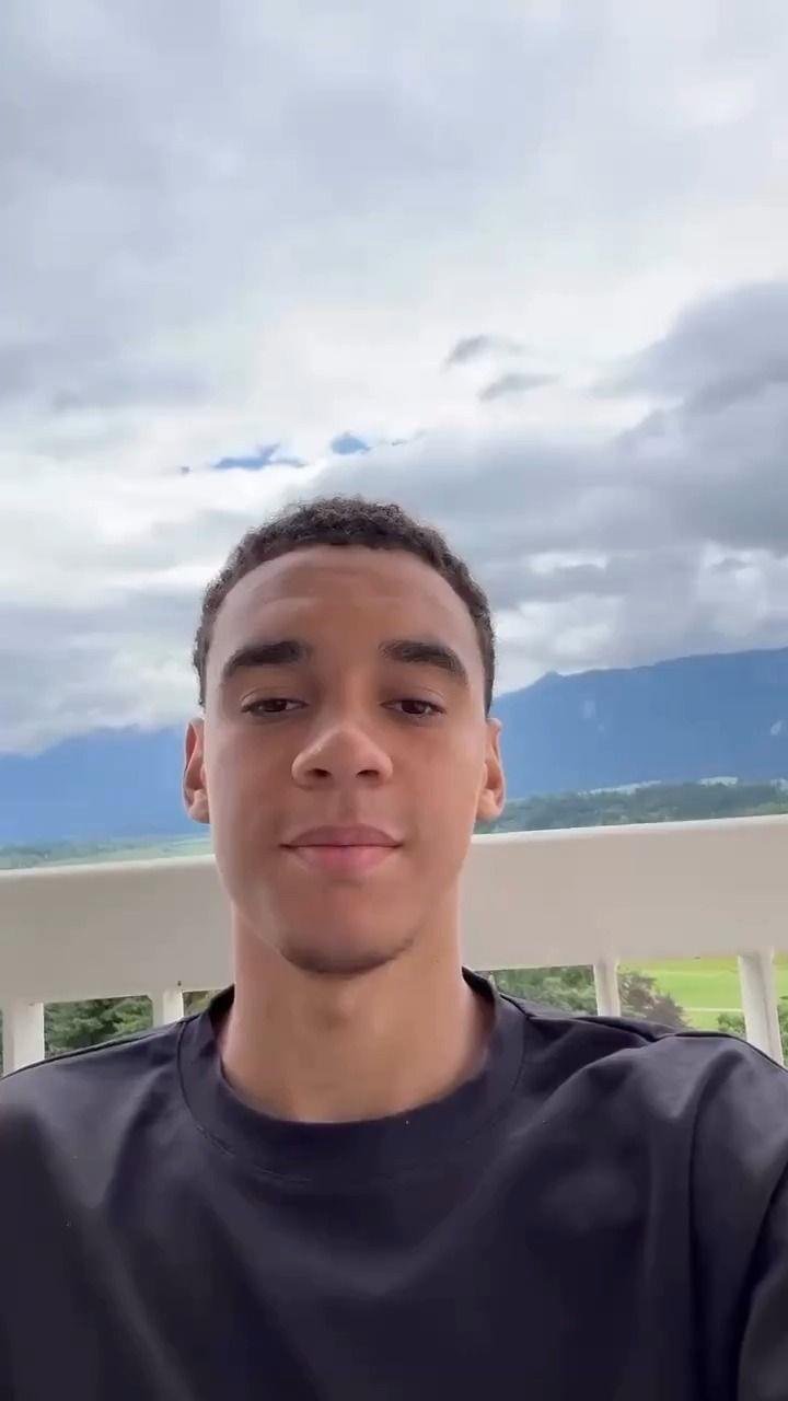 Musiala đã cập nhật video trên mạng xã hội của mình: Không ai nên bị đổ lỗi, điều này thỉnh thoảng vẫn xảy ra Musiala đã cập nhật video trên mạng xã hội của mình: Không ai nên bị đổ lỗi, điều này thỉnh thoảng vẫn xảy ra