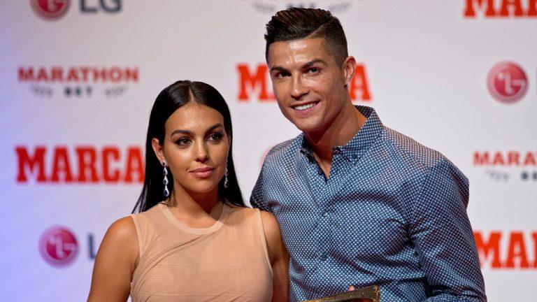 Nhìn lại mối quan hệ chín năm của Cristiano Ronaldo và Georgina: tình yêu sét đánh và cùng nhau trải qua những thăng trầm Nhìn lại mối quan hệ chín năm của Cristiano Ronaldo và Georgina: tình yêu sét đánh và cùng nhau trải qua những thăng trầm