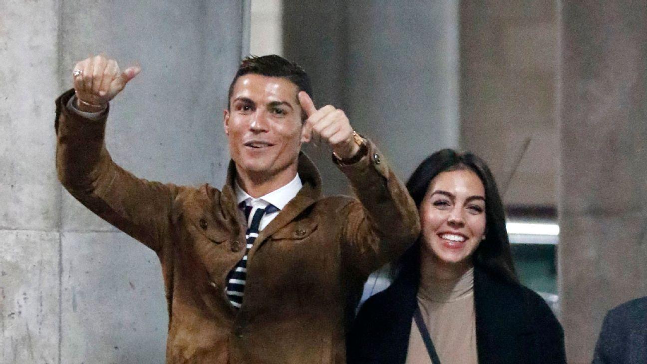 Nhìn lại mối quan hệ chín năm của Cristiano Ronaldo và Georgina: tình yêu sét đánh và cùng nhau trải qua những thăng trầm Nhìn lại mối quan hệ chín năm của Cristiano Ronaldo và Georgina: tình yêu sét đánh và cùng nhau trải qua những thăng trầm
