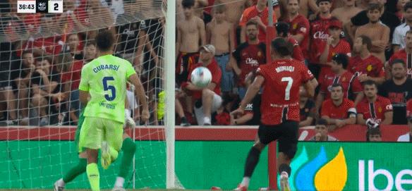 Một bàn thắng gây tranh cãi, hai thẻ đỏ, và cú đá cắt kéo của Rafi! Cùng nhìn lại những quyết định gây tranh cãi của trọng tài trong chiến thắng 3-0 của Barcelona trước Mallorca. Một bàn thắng gây tranh cãi, hai thẻ đỏ, và cú đá cắt kéo của Rafi! Cùng nhìn lại những quyết định gây tranh cãi của trọng tài trong chiến thắng 3-0 của Barcelona trước Mallorca.