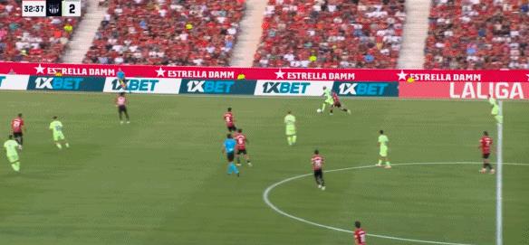 Một bàn thắng gây tranh cãi, hai thẻ đỏ, và cú đá cắt kéo của Rafi! Cùng nhìn lại những quyết định gây tranh cãi của trọng tài trong chiến thắng 3-0 của Barcelona trước Mallorca. Một bàn thắng gây tranh cãi, hai thẻ đỏ, và cú đá cắt kéo của Rafi! Cùng nhìn lại những quyết định gây tranh cãi của trọng tài trong chiến thắng 3-0 của Barcelona trước Mallorca.