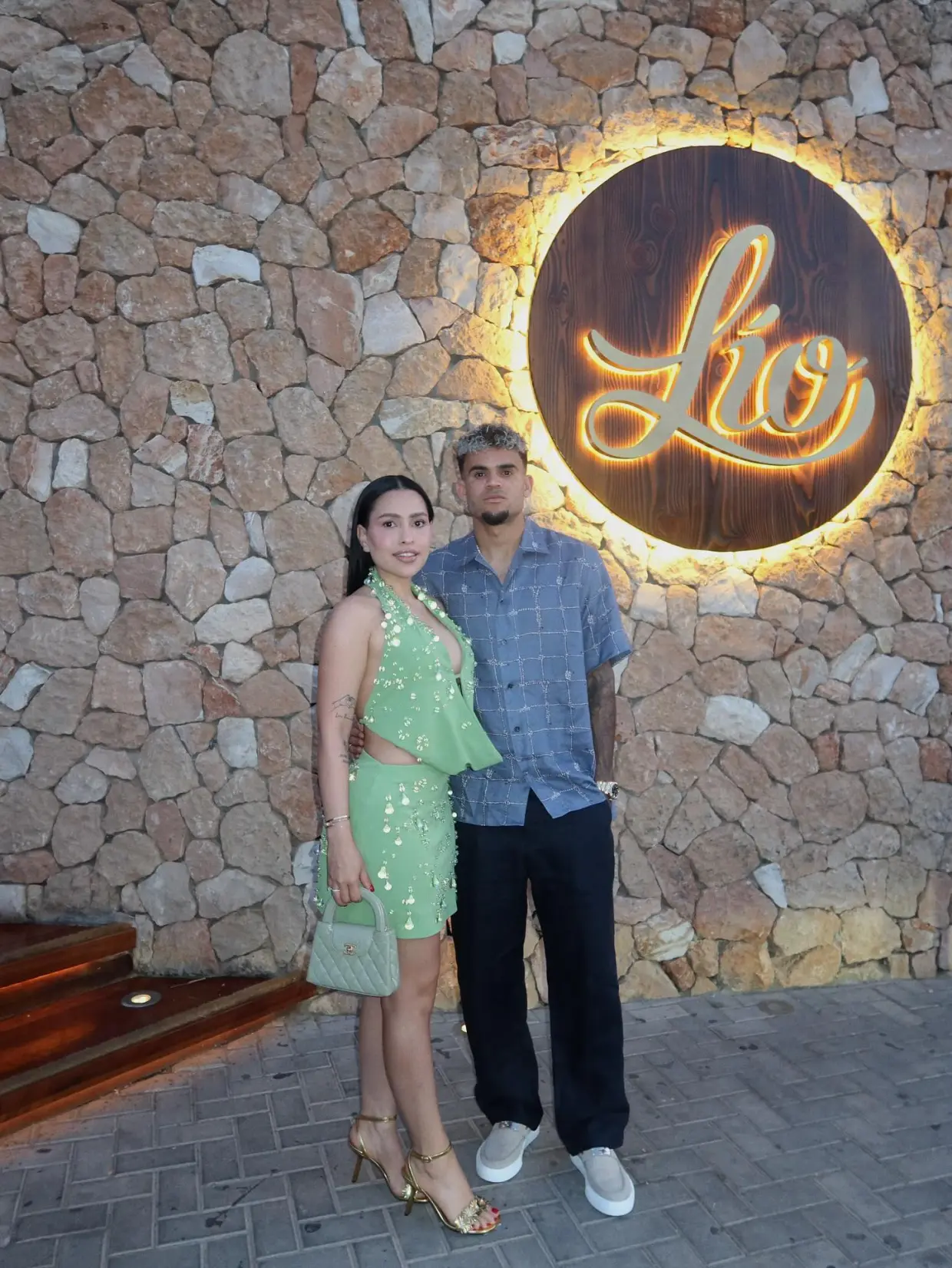 Nhìn lại những nữ thần thể thao: Các ngôi sao Ngoại hạng Anh chuyển đến câu lạc bộ mới và một nhóm những người vợ tuyệt đẹp nói lời tạm biệt Nhìn lại những nữ thần thể thao: Các ngôi sao Ngoại hạng Anh chuyển đến câu lạc bộ mới và một nhóm những người vợ tuyệt đẹp nói lời tạm biệt