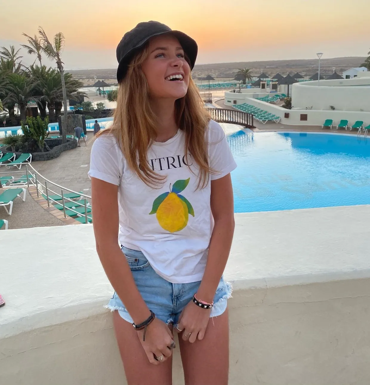 Nhìn lại những nữ thần thể thao: Các ngôi sao Ngoại hạng Anh chuyển đến câu lạc bộ mới và một nhóm những người vợ tuyệt đẹp nói lời tạm biệt Nhìn lại những nữ thần thể thao: Các ngôi sao Ngoại hạng Anh chuyển đến câu lạc bộ mới và một nhóm những người vợ tuyệt đẹp nói lời tạm biệt