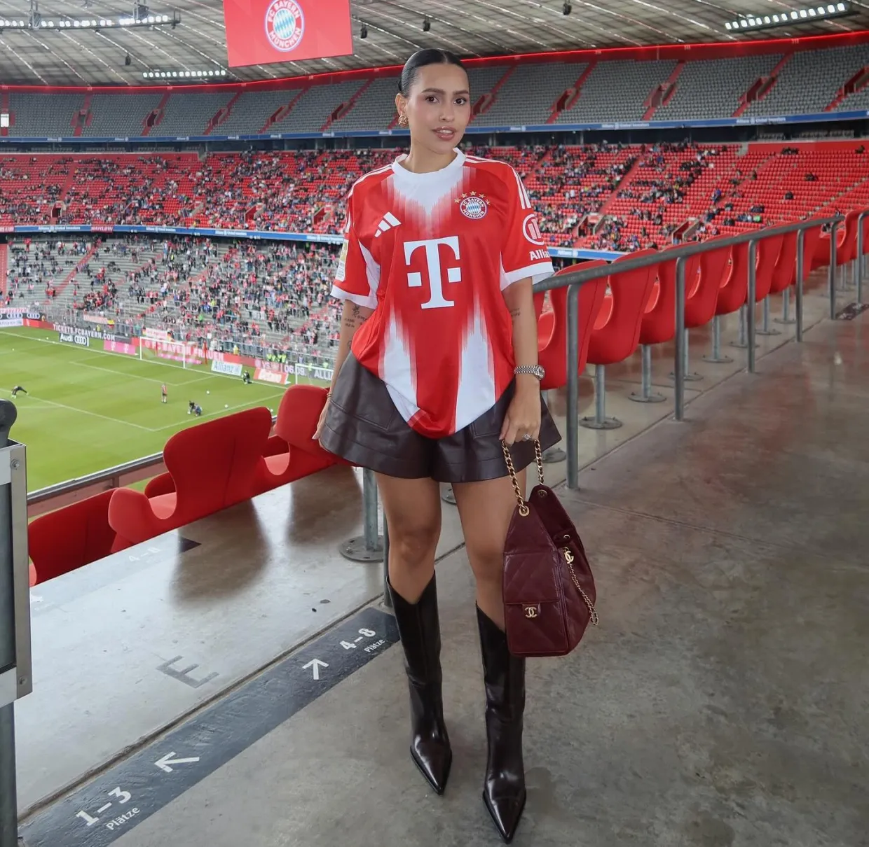 Nhìn lại những nữ thần thể thao: Các ngôi sao Ngoại hạng Anh chuyển đến câu lạc bộ mới và một nhóm những người vợ tuyệt đẹp nói lời tạm biệt Nhìn lại những nữ thần thể thao: Các ngôi sao Ngoại hạng Anh chuyển đến câu lạc bộ mới và một nhóm những người vợ tuyệt đẹp nói lời tạm biệt