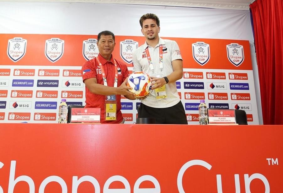 HLV của Philippines không chọn được cầu thủ CAHN hay nhất HLV của Philippines không chọn được cầu thủ CAHN hay nhất